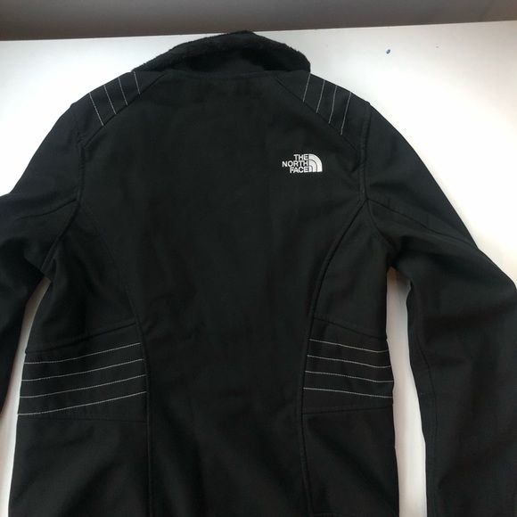 The North Face Lined Windbreaker - Picture 4 of 4